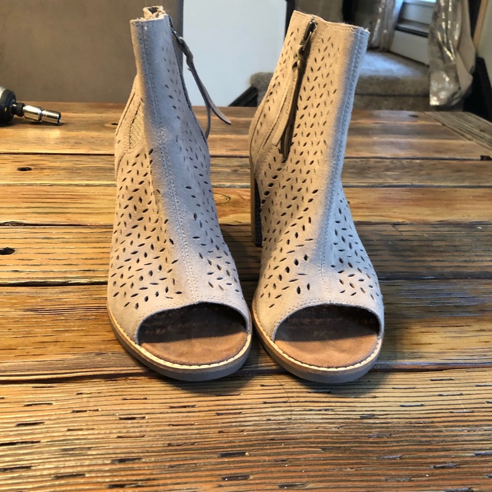 Toms Open Toe Bootie. Worn Once. Size 9 - image 2